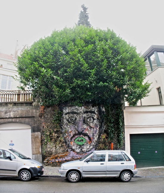 afro tree graffiti