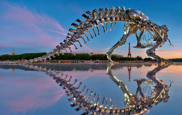 Tyrannosaurus Rex scultpure, Paris