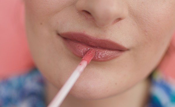 How to contour lips easily at home