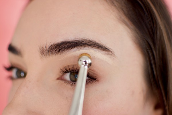 You need to try this eyebrow concealer trick