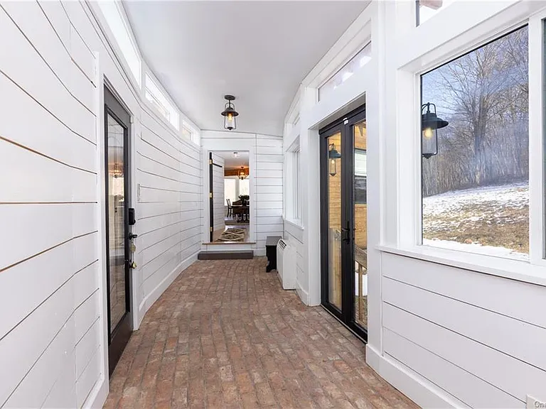 hudson valley yurt house, renovated yurt hallway