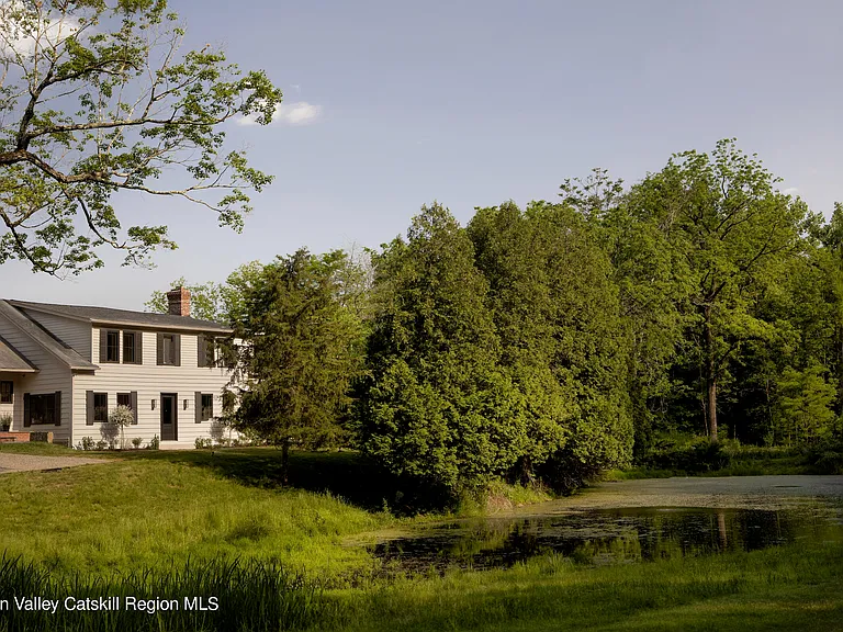 Highland, NY estate with pool overlooking the Hudson River