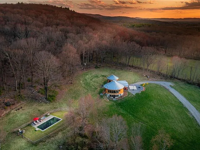 Hudson Valley Yurt House, yurt exterior and acreage