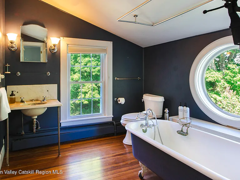 Elka Park, NY mansion bathroom