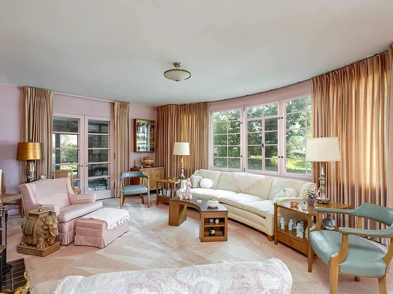 vintage Rock Island Illinois house, vintage living room with wall to wall pink carpet