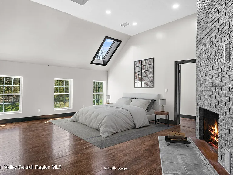 Kingston, New York Mansion, bedroom in Marbletown