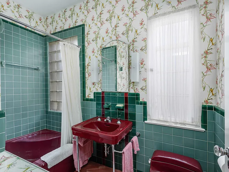 vintage Rock Island Illinois house, bathroom with vintage turquoise and burgundy tilework and floral wallpaper