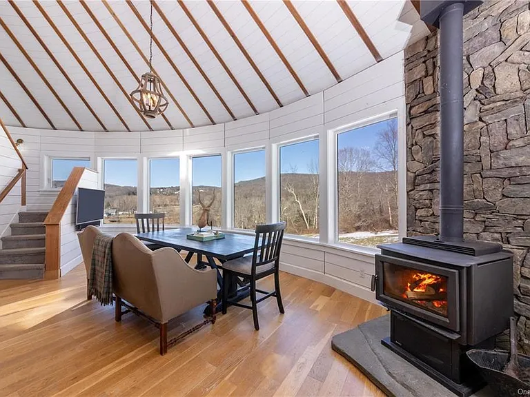 Hudson Valley Yurt House, yurt dining room