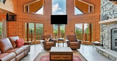 Hunter Mountain, NY ski chalet with vaulted ceilings and a log cabin appearance