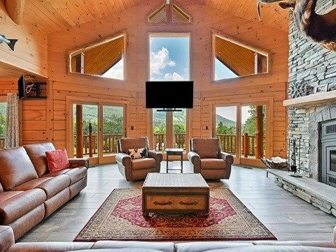 Hunter Mountain, NY ski chalet with vaulted ceilings and a log cabin appearance