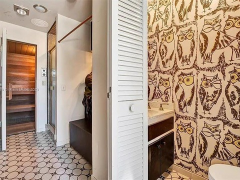 1970s Miami house bathroom