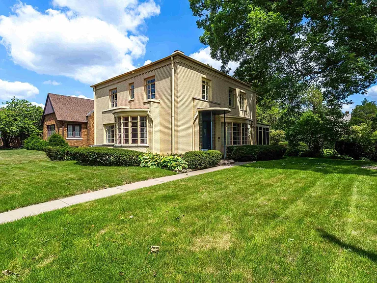 vintage Rock Island Illinois house, brick exterior on a corner lot