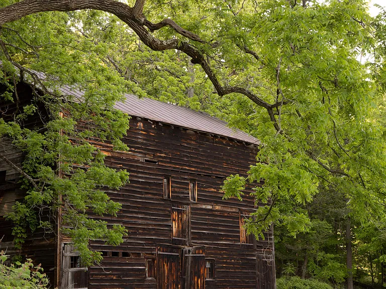 Highland, NY estate with neutral colors, black painted barn