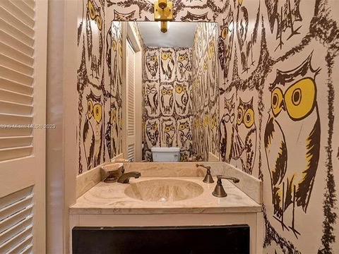 1970s Miami house bathroom