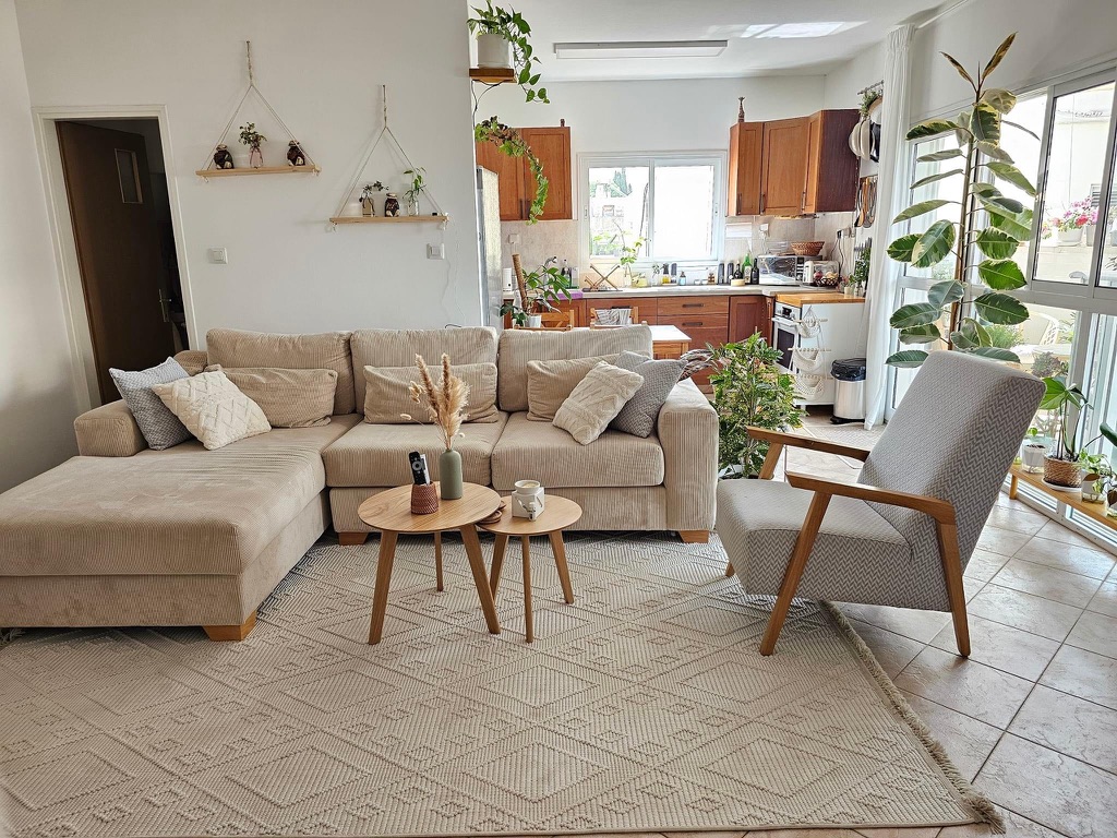 light bright rooms, tel aviv apartment with beige furniture and green houseplants and lots of natural light