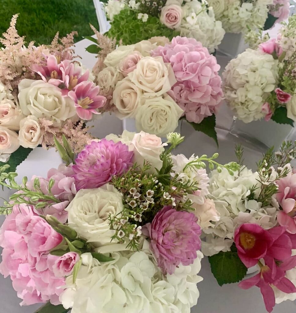 dahlia varieties, white starburst dahlias with pink dahlia flowers in wedding centerpieces