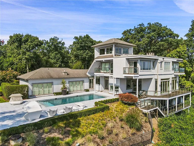 Modern Nyack, NY Palace with windows overlooking the hudson river