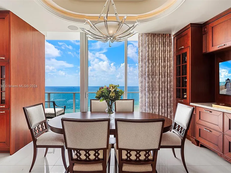 Fort Lauderdale Beach Penthouse, large kitchen overlooking the atlantic ocean with marble farmhouse sink and eat-in-breakfast nook