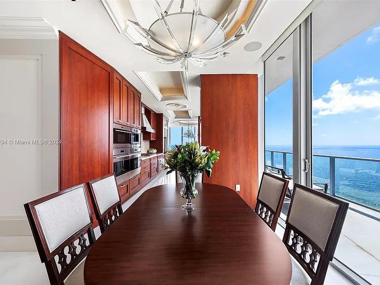 Fort Lauderdale Beach Penthouse, large kitchen overlooking the atlantic ocean with marble farmhouse sink and eat-in-breakfast nook