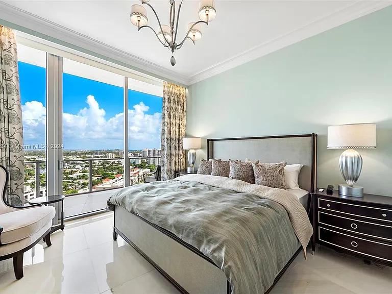 Fort Lauderdale Beach Penthouse, large guest bedroom overlooking the atlantic ocean