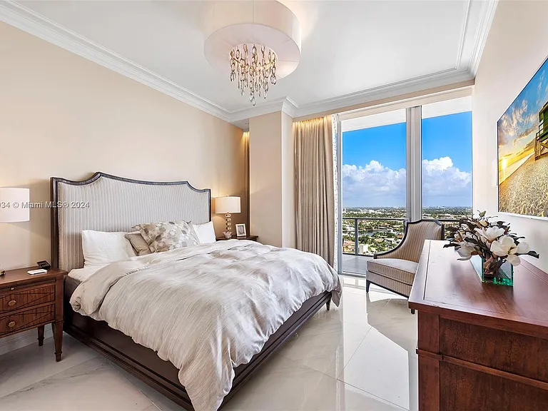 Fort Lauderdale Beach Penthouse, large guest bedroom overlooking the atlantic ocean