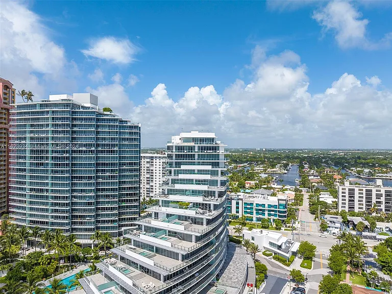 Fort Lauderdale Beach Penthouse, large modern glass building overlooking the atlantic ocean in broward county