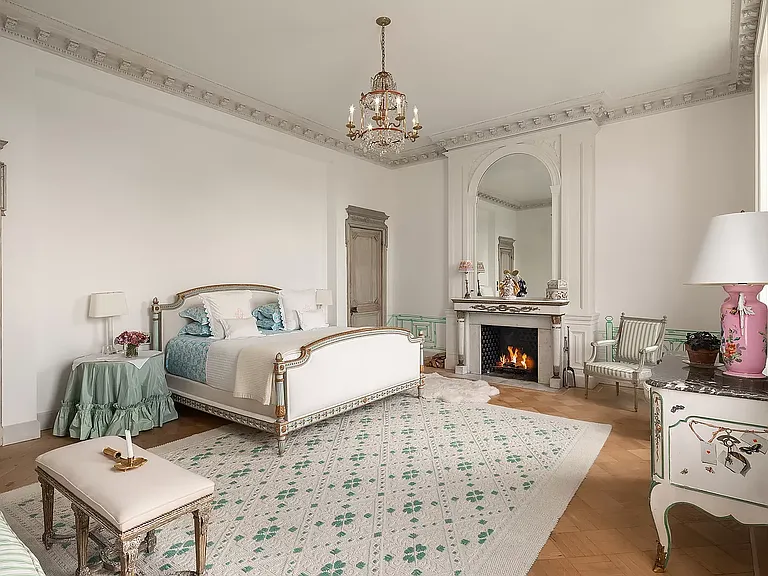 fifth ave nyc mansion listed for $58 million, exterior of 973 fifth avenue with massive rood deck facing central parkfifth ave nyc mansion listed for $58 million, interior of 973 fifth avenue with sun-lit bedrooms