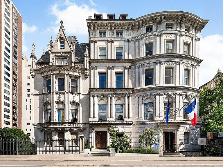 fifth ave nyc mansion listed for $58 million, exterior of 973 fifth avenue