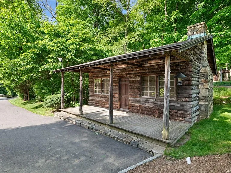 Westchester Mansion, exterior of Happy Hill Farms in Bedford Corners New York with an authentic 1930s log cabin in appalachian style