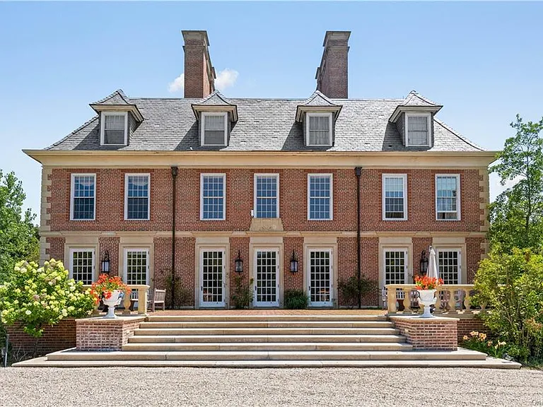 eclectic castle in new york, exterior of the Salutation replica, an English Georgian masterpiece