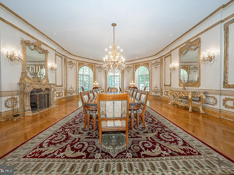 Massive Pennsylvania Castle in Gladwyne, massive classic dining room with velvet details, persian carpets, crystal chandeliers and gilded furniture