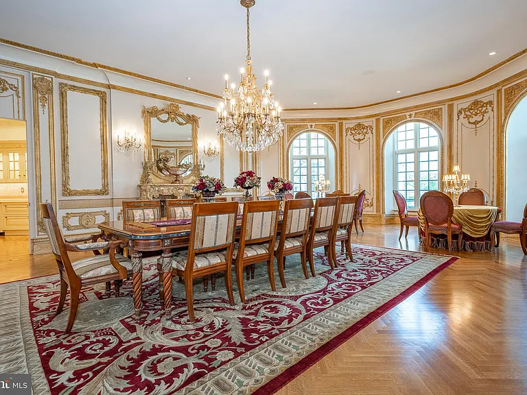 Massive Pennsylvania Castle in Gladwyne, massive classic dining room with velvet details, persian carpets, crystal chandeliers and gilded furniture