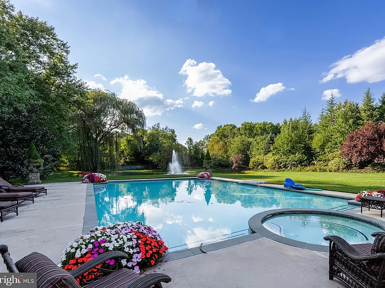 Classic NJ mansion in Moorestown New Jersey, exterior in ground pool