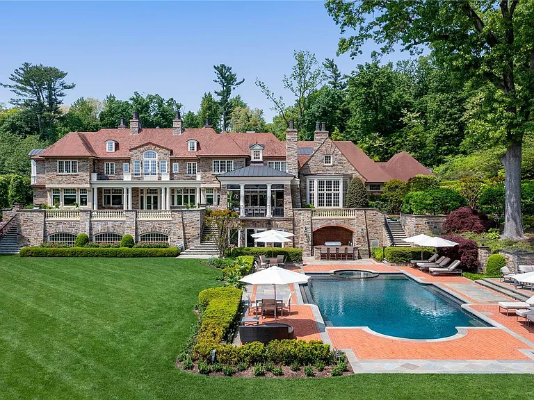 Old Westbury Mansion, exterior of Spring Hill Lane estate