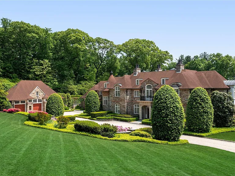 Old Westbury Mansion, exterior of Spring Hill Lane estate