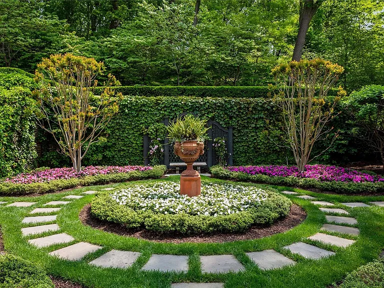 Old Westbury Mansion, exterior of Spring Hill Lane estate with exterior gardening