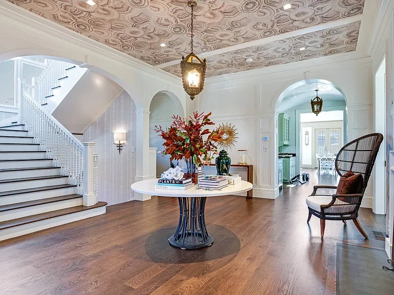 Old money Hamptons estate 134 Herrick Rd in Southampton New York, interior grand foyer