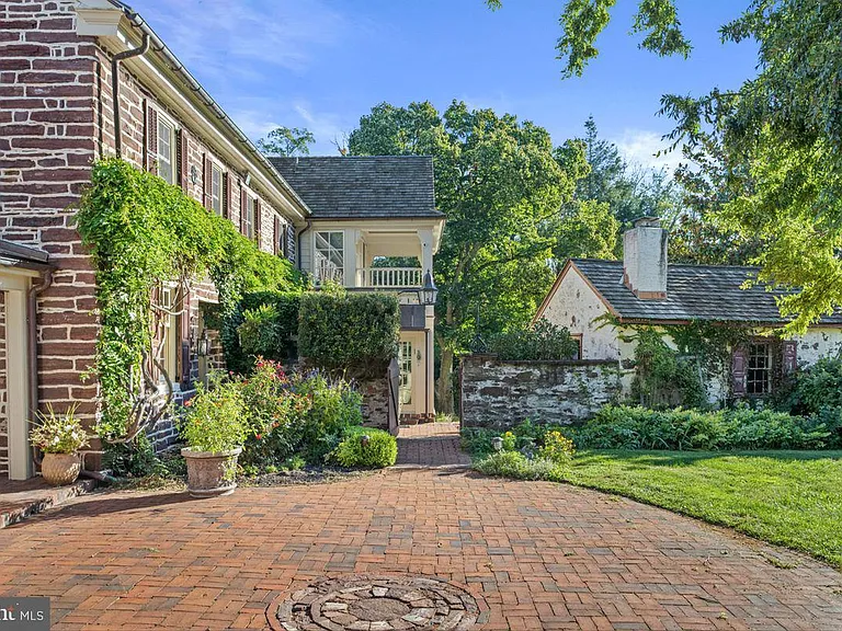 1700s equestrian estate in Lower Gwynedd Pennsylvania, colonial house exterior with natural stone