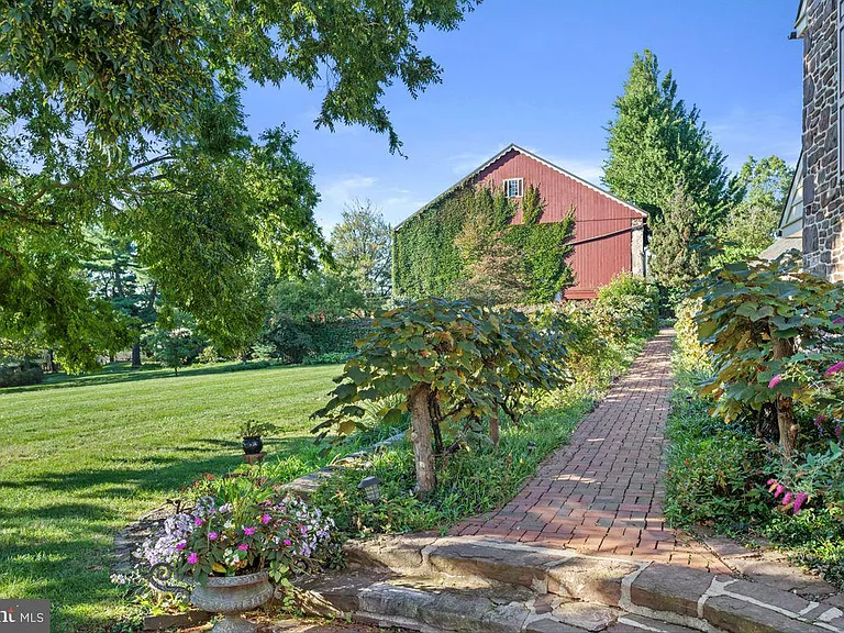 1700s equestrian estate in Lower Gwynedd Pennsylvania, colonial era horse barn