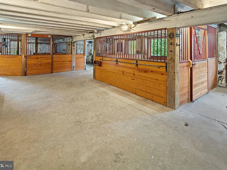 1700s equestrian estate in Lower Gwynedd Pennsylvania, heated horse stalls