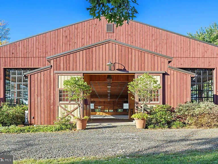 1700s equestrian estate in Lower Gwynedd Pennsylvania, colonial horse barn exterior