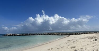 Beaches of Aruba, how to get paid to travel