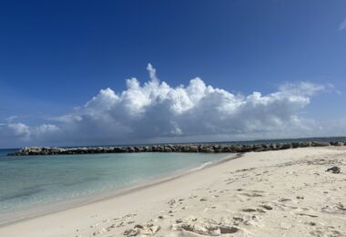 Beaches of Aruba, how to get paid to travel