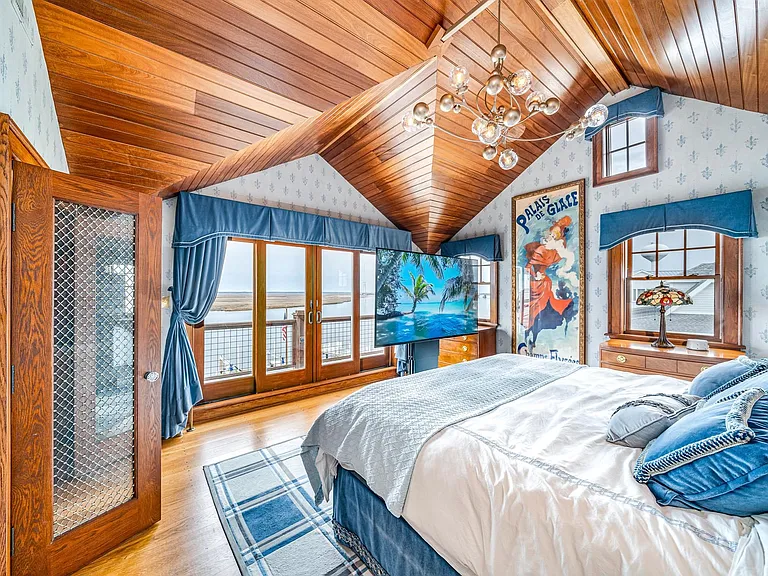 Timeless NJ bayfront beach house, master bedroom with vaulted mahogony ceilings of 612 S Bayview Drive in Strathmere, New Jersey