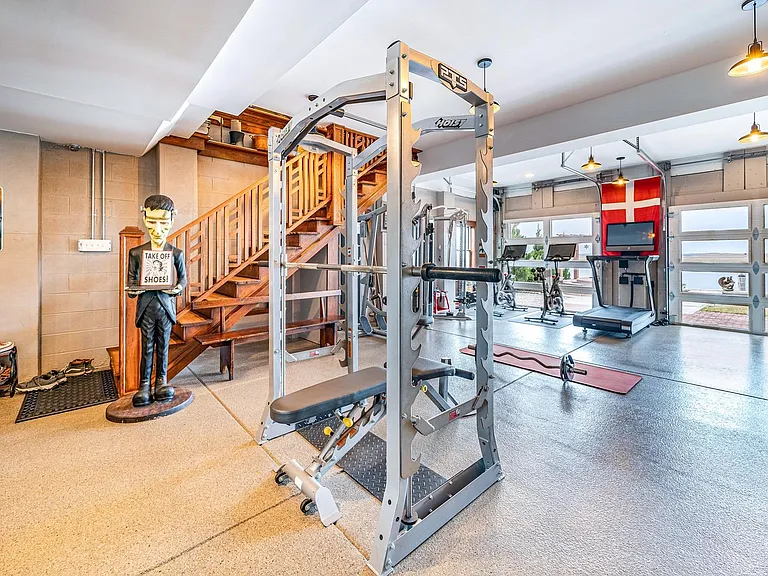 Timeless NJ bayfront beach house, home gym of 612 S Bayview Drive in Strathmere, New Jersey