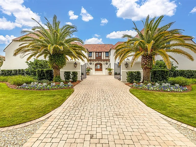 Most beautiful mansion on Saint Simons Island, Georgia