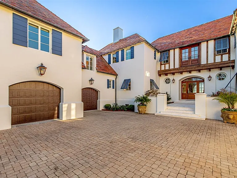 Most beautiful mansion on Saint Simons Island, Georgia, exterior and paver driveway