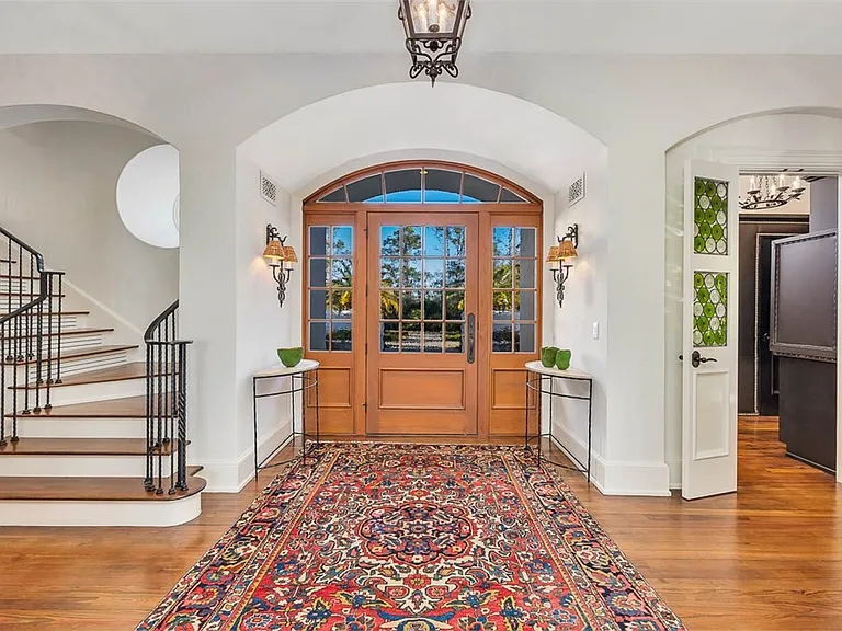 Most beautiful mansion on Saint Simons Island, Georgia, interior entrace and foyer