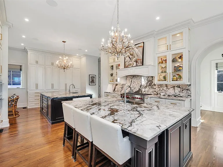 Most beautiful mansion on Saint Simons Island, Georgia, black white and gold quartzite kitchen