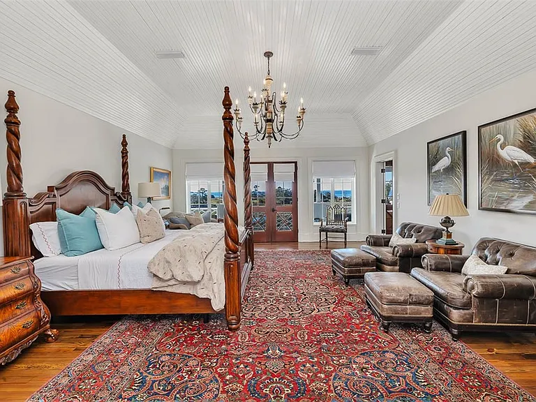 Most beautiful mansion on Saint Simons Island, Georgia, giant master bedroom